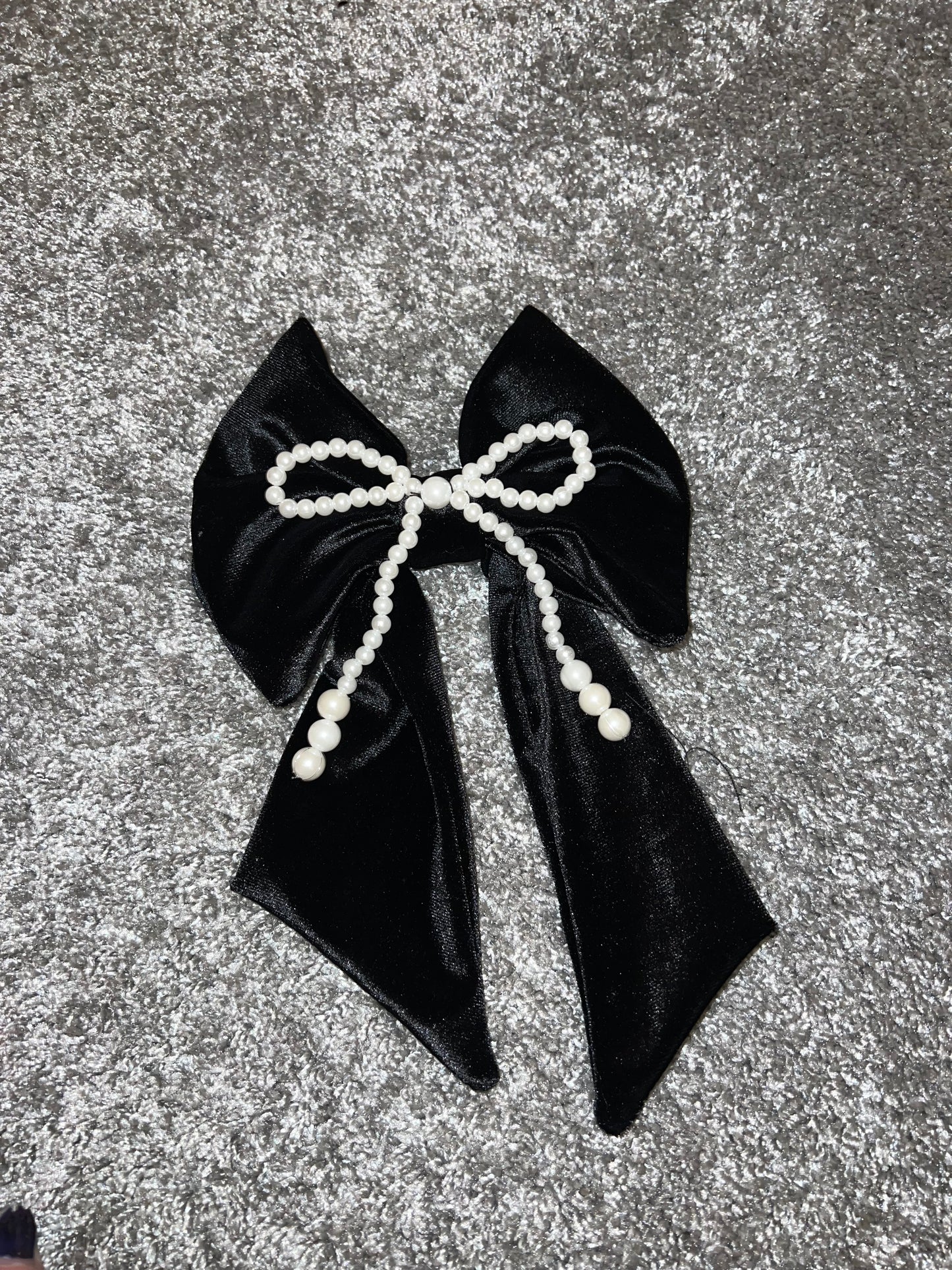 Black and pearl bow