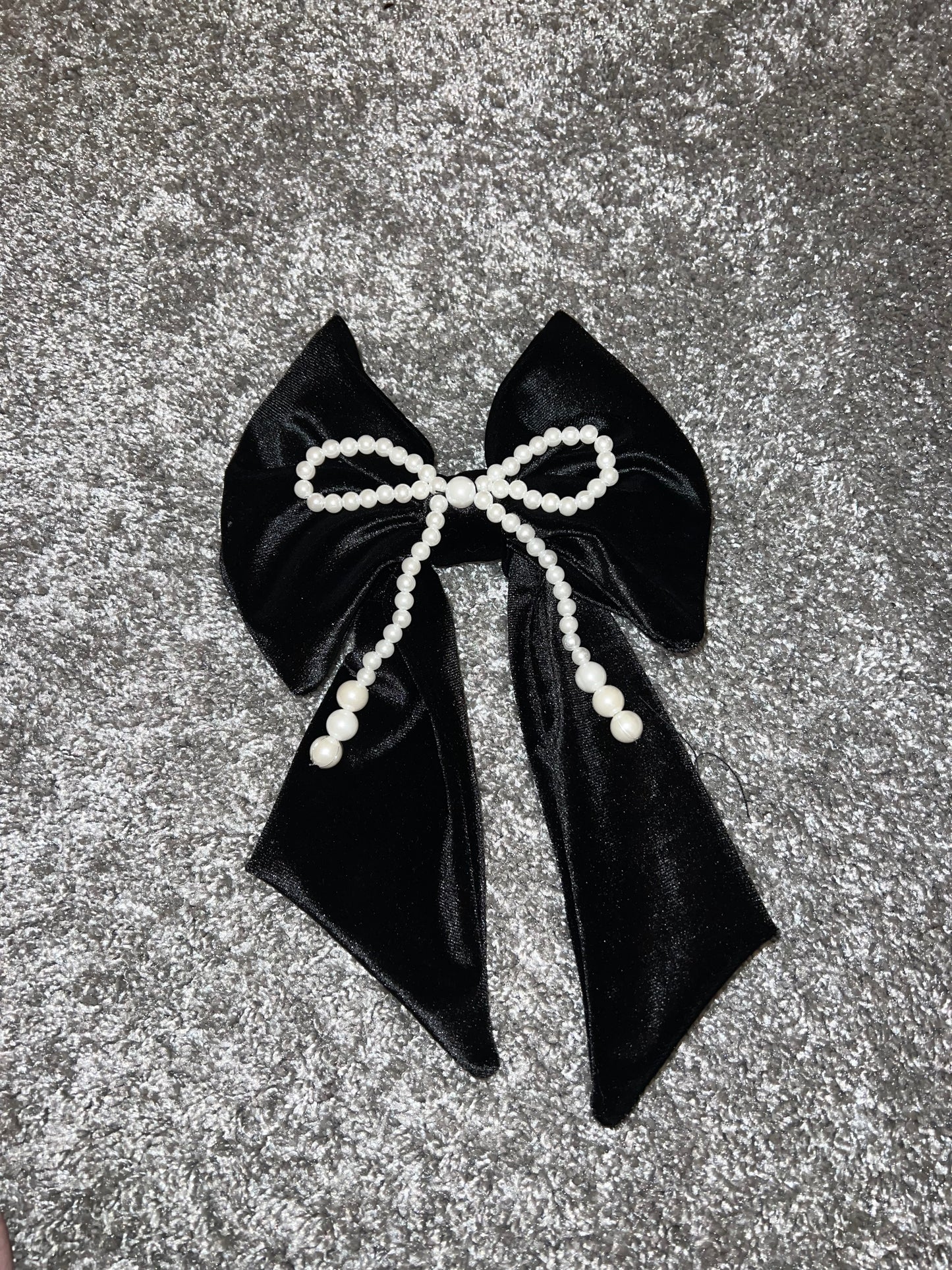 Black and pearl bow