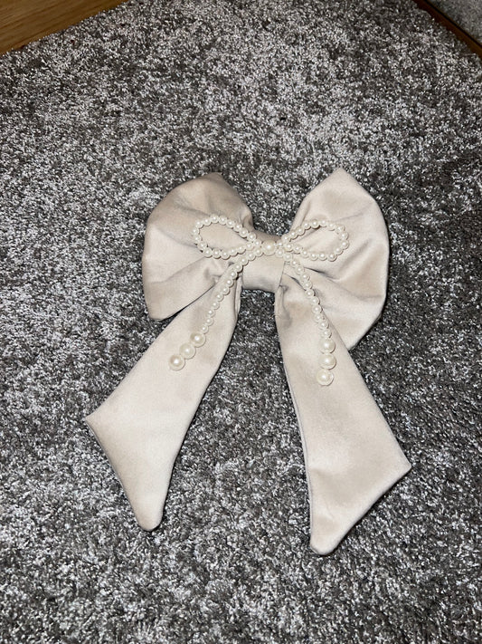 Cream and pearl bow